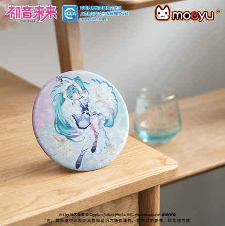 Moeyu Hatsune Miku “39 Flower’s Words” Extra-Large Badge with Stand | Collectible Display Pin - Moeyu - Makochan - Belgium - Europe