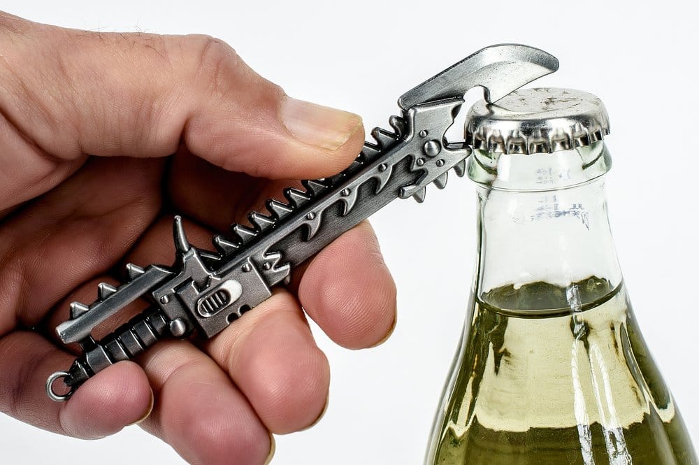 AAA Merchandise Warhammer 40,000 Bottle Opener Chaos Chainsword | Makochan