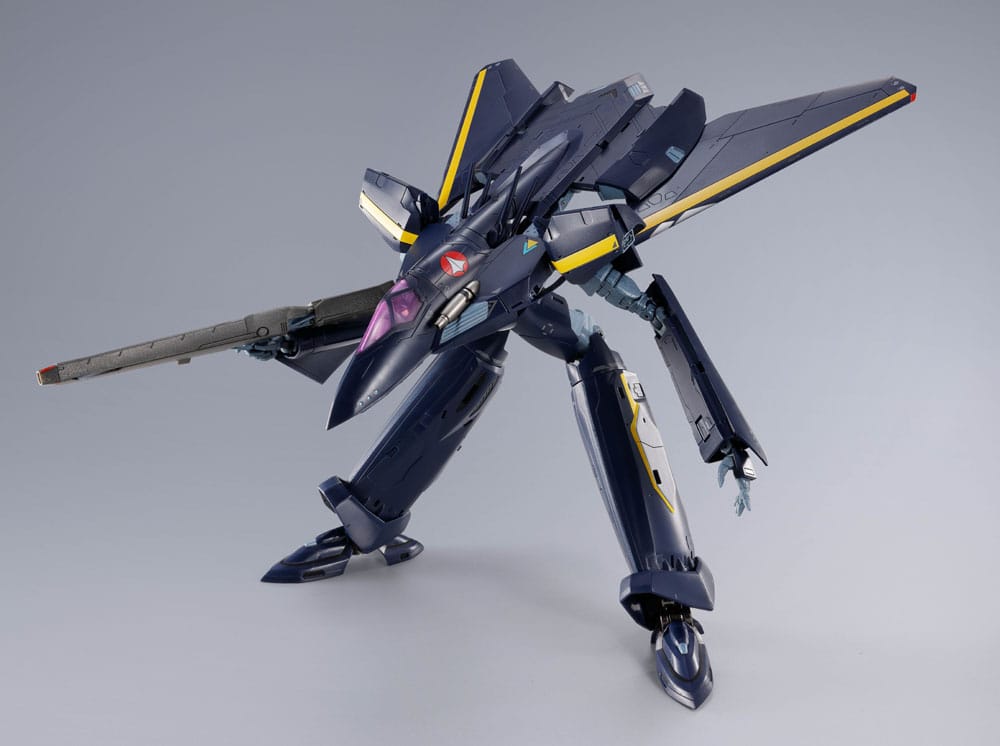Bandai Tamashii Nations Macross 7 DX Chogokin Action Figure VF-17S Nightmare Stealthvalkyrie (Gamlin Kizaki use) 25 cm