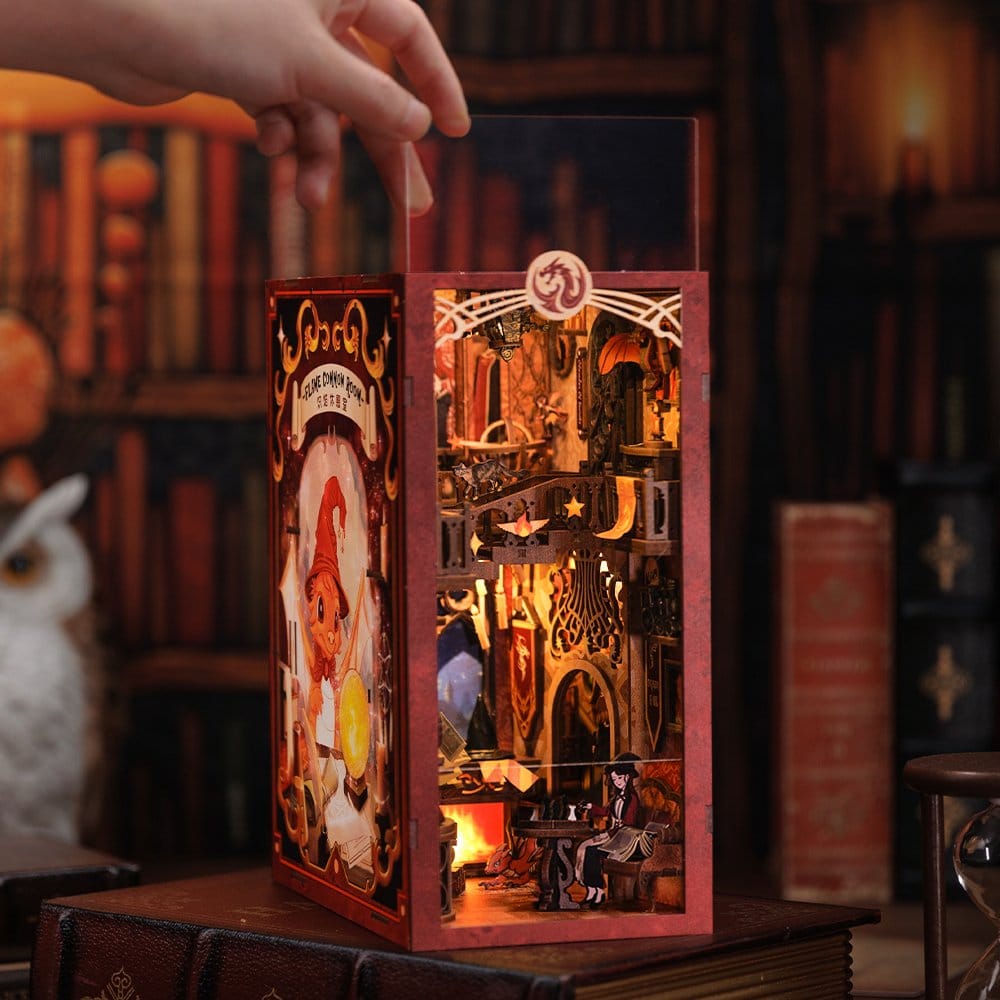 CuteBee Book Nook Flame Common Room 23 x 11 cm | Makochan