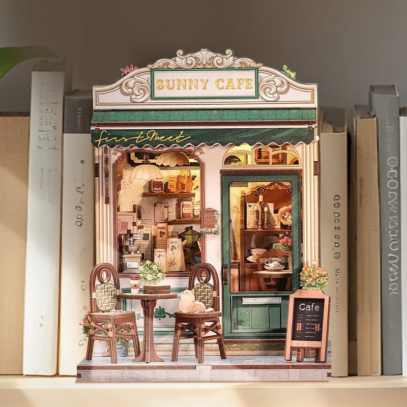 CuteBee Miniature House Model Kit Sunny Cafe 20 x 16 cm | Makochan
