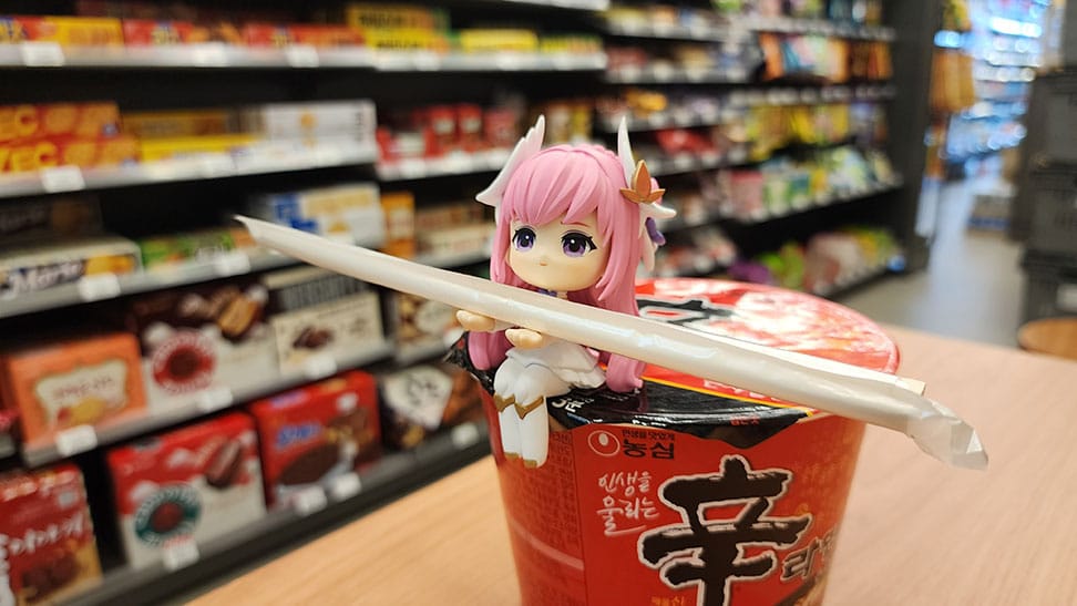 ClawsUp Goddess of Victory: Nikke Cup Noodle Holder PVC Statue Dorothy 9 cm | Makochan