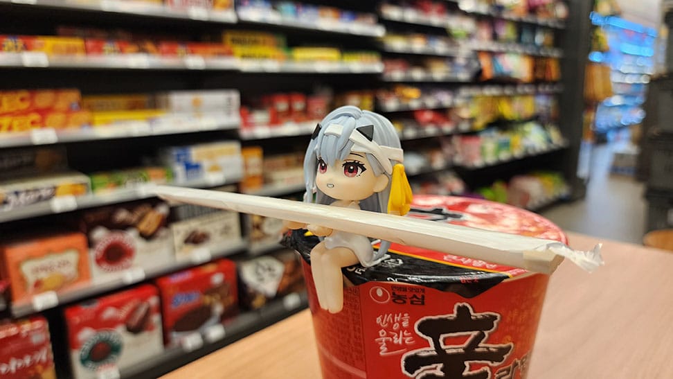 ClawsUp Goddess of Victory: Nikke Cup Noodle Holder PVC Statue Modernia 8 cm | Makochan