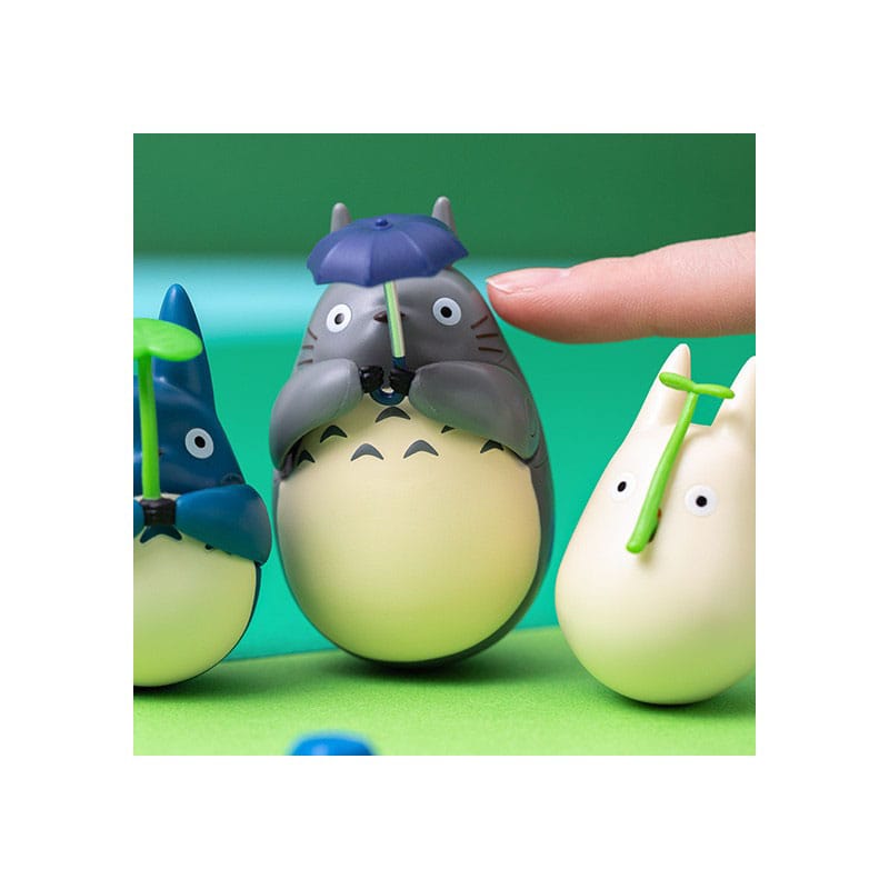 Semic My Neighbor Totoro Round Bottomed Figurine Mid Totoro with leaf 6 cm | Makochan